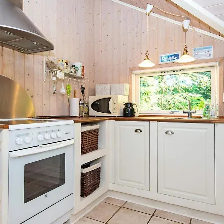 6 Person In Ansager-by Traum